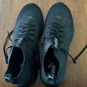 Black size 9.5 Puma’s